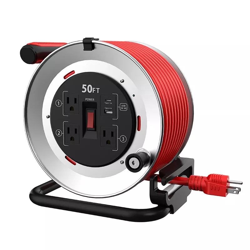 콘센트 3개 USB4a 금속 코드 릴 50피트